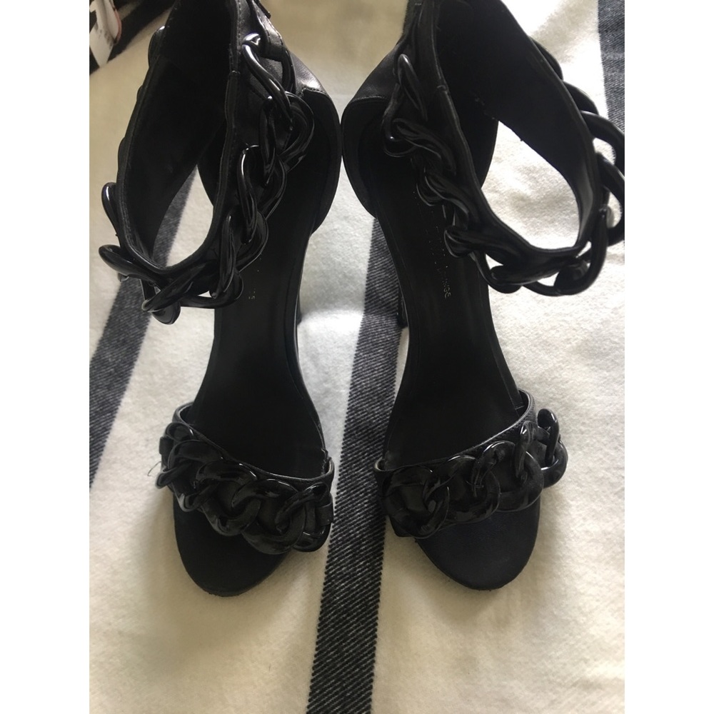 Chain single sole heels